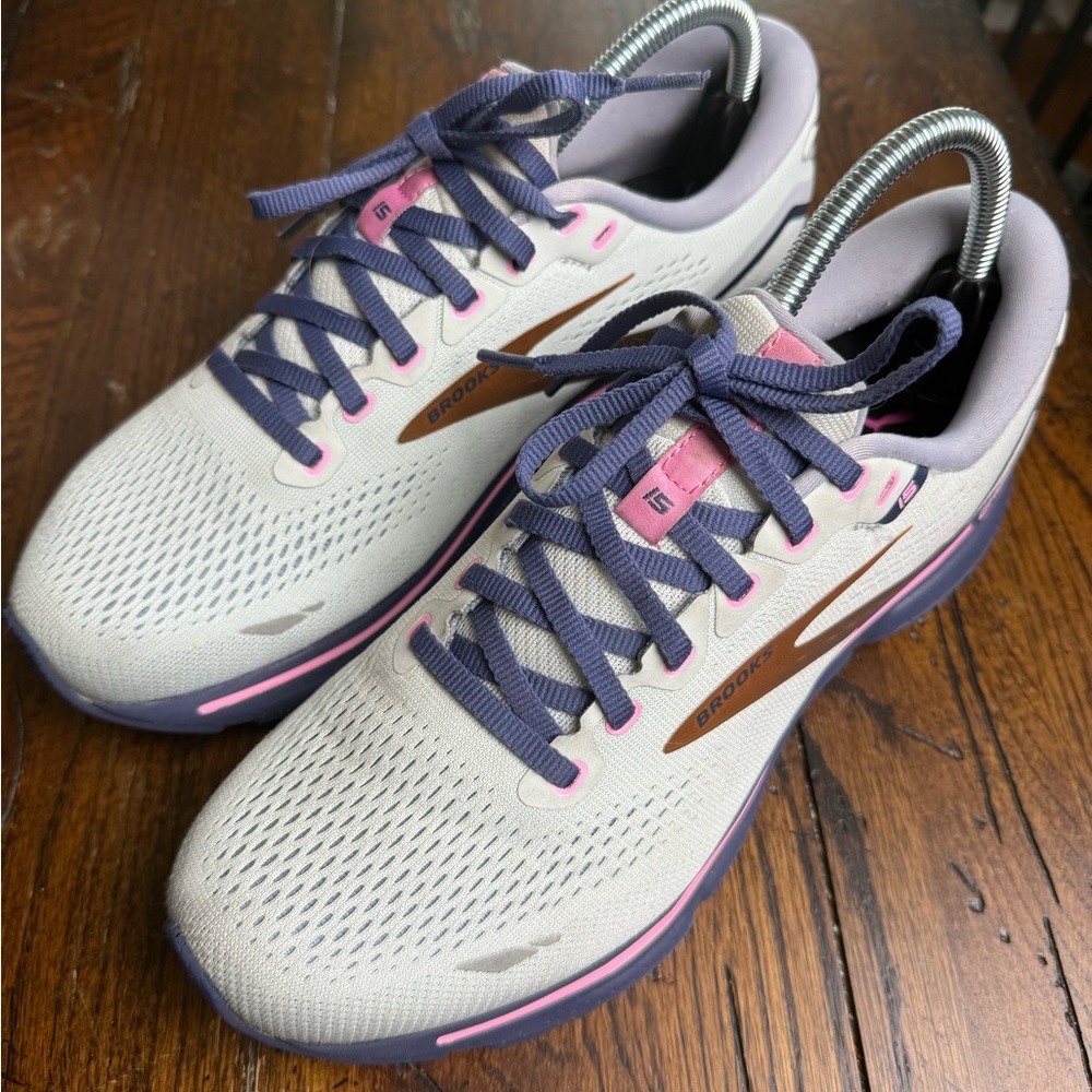Brooks Women's Athletic Shoes in Gray and Pink